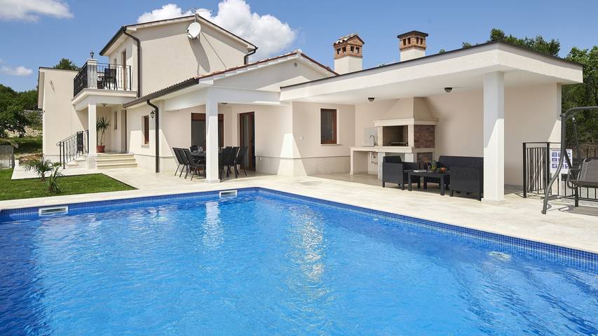 Ferienhaus für 8 Personen, mit Garten und Pool