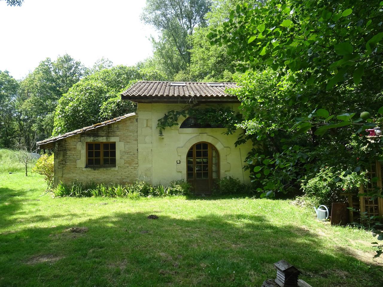 Ferienhaus „Gîte De La Cascade“ mit privatem Pool, Garten und Wlan in Lesparre-Médoc, Regionaler Naturpark Médoc