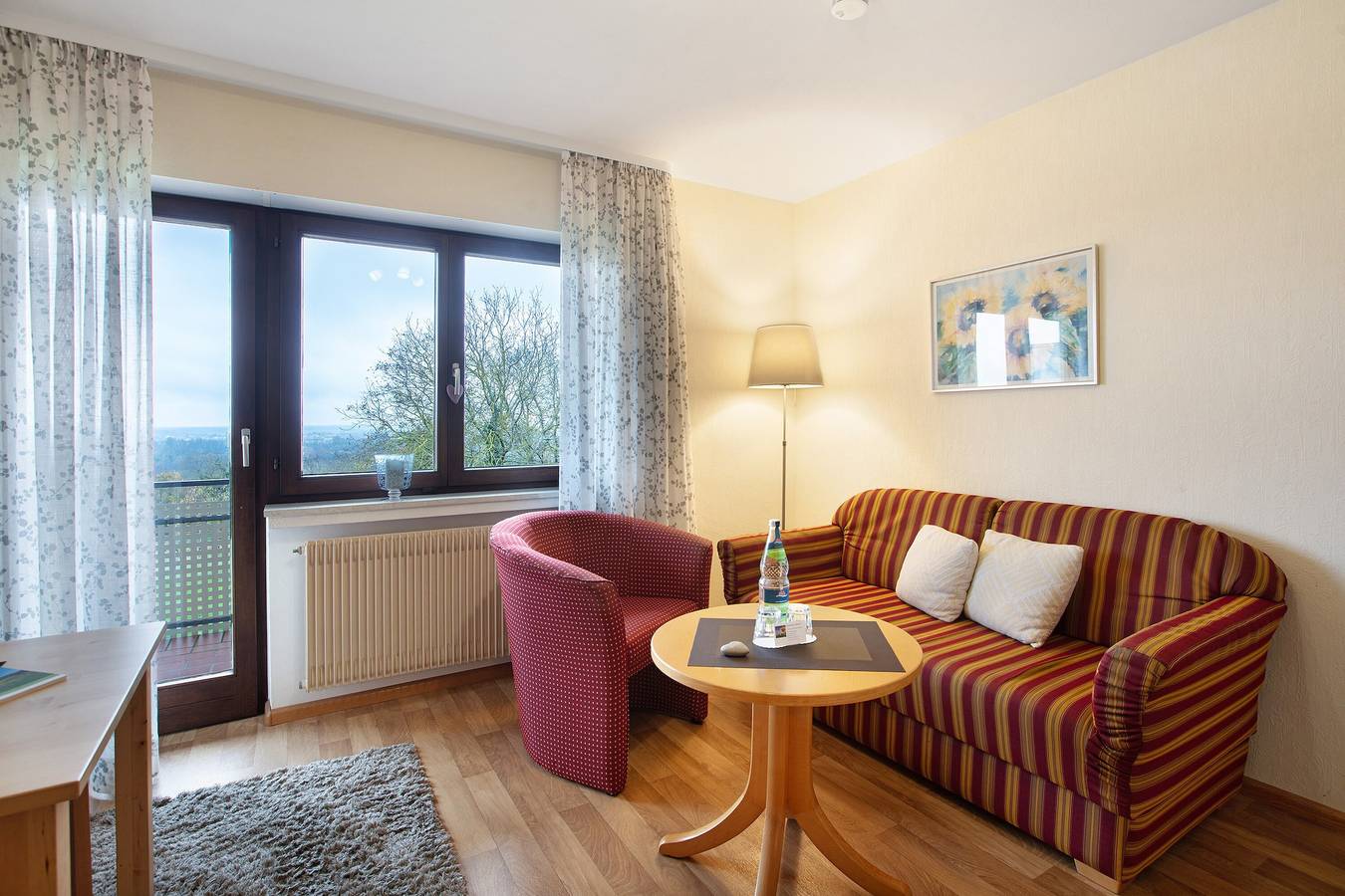 Ολόκληρο το διαμέρισμα, Apartment '1' with Shared Terrace, Shared Garden and Wi-Fi in Bad Bellingen, Southern Black Forest