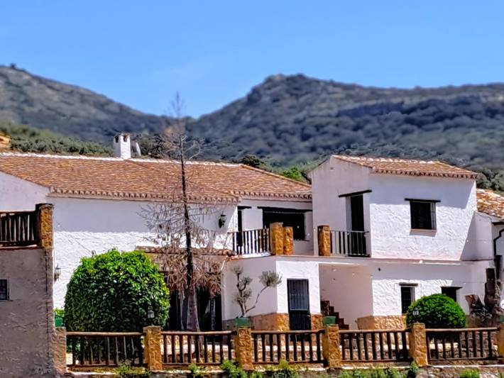 Casa rural para 6 personas, con terraza y piscina en Algarinejo