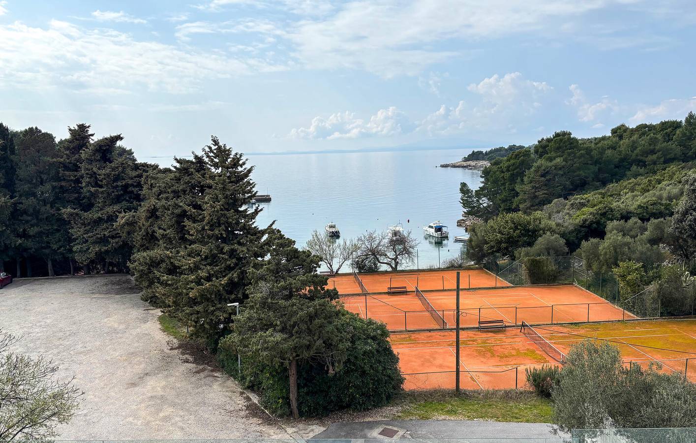 Appartement de vacances entier, Charmant appartement avec terrasse, Wi-Fi et parking près de la plage naturiste de Kandarola in Kampor, Rab