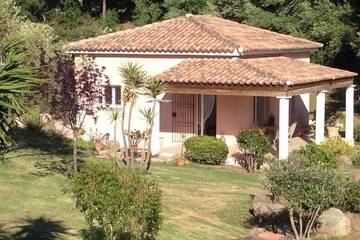 Cottage pour 4 personnes, avec terrasse et jardin à Olmeto