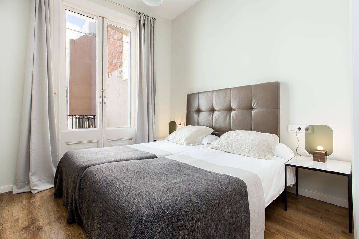 Entire apartment, Centric 3bedroom in Las Ramblas in Barcelona Centre, Barcelona