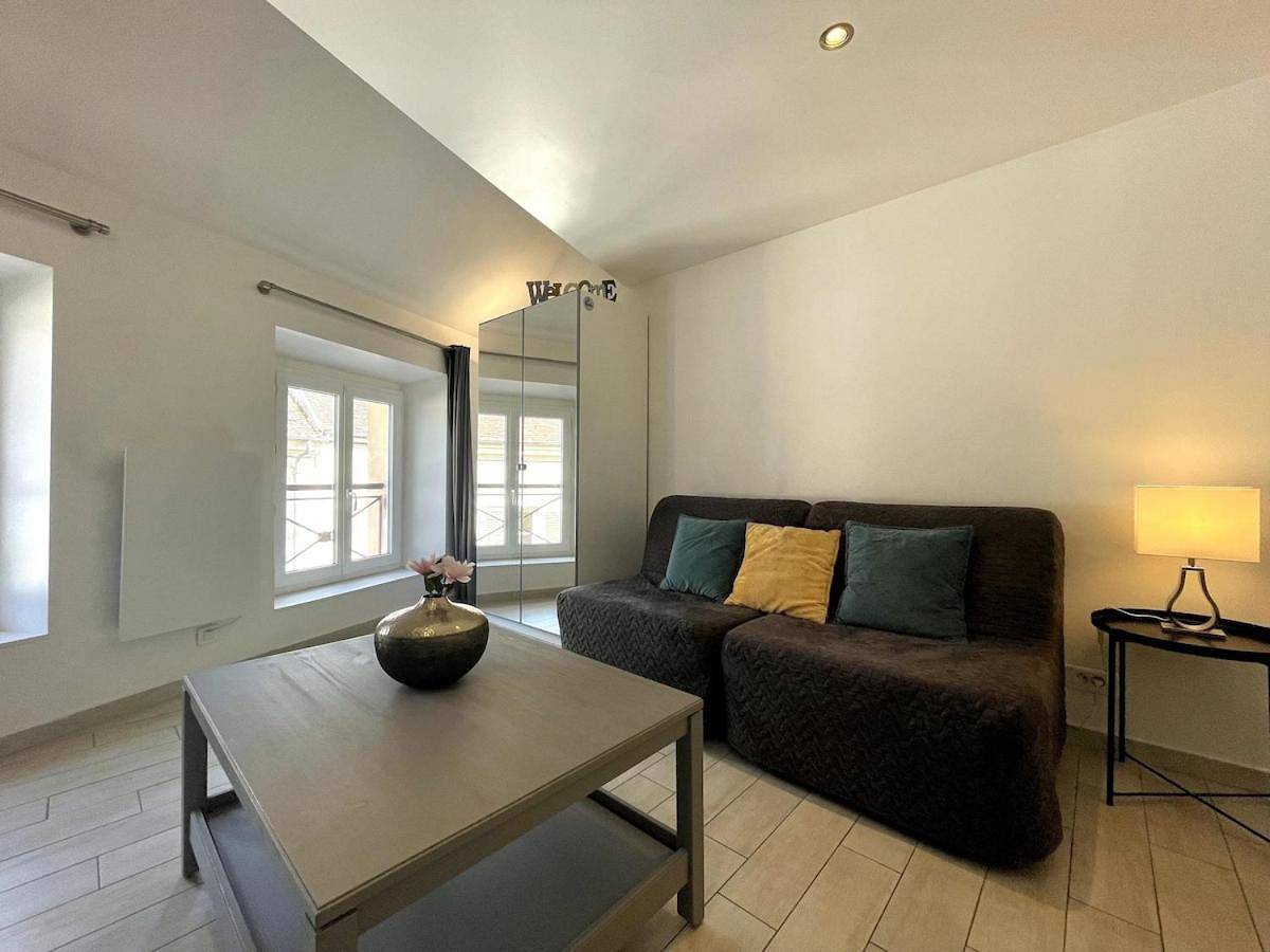 Appartement entier, One-Bedroom Apartment in Fontainebleau, Seine-et-Marne
