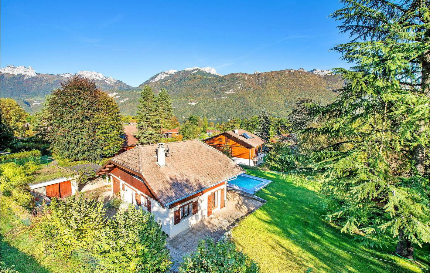 Retraite avec vue sur la montagne - Appartement spacieux avec piscine in Doussard, Parc naturel régional du Massif des Bauges