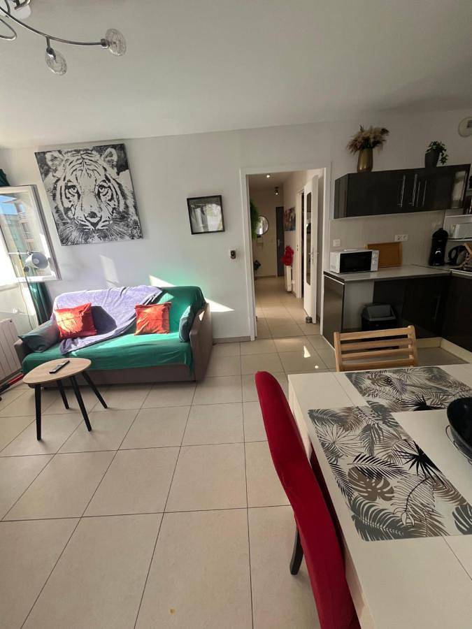 Appartement entier, Proche Ajaccio, F2 avec terrasse et garage, 4 personnes, animaux admis in Sarrola-Carcopino, Région d'Ajaccio