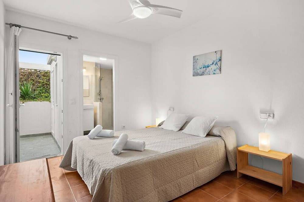 Apartamento entero, 3 Bedroom Apartment with great seaviews in Fornells, Es Mercadal