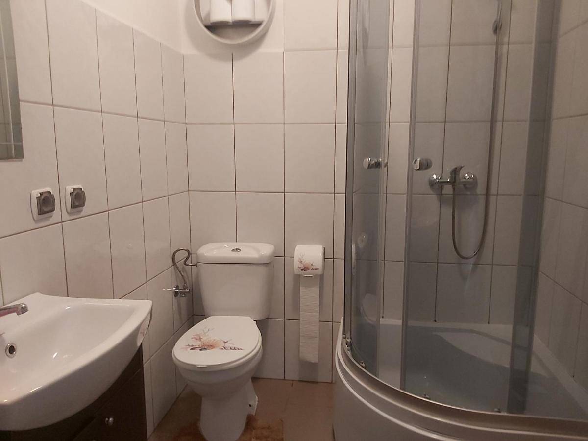 Ganze Wohnung, Apartamenty domki Leśne Zacisze Kretowiny 88 nad jeziorem Narie z własnymi pomostami in Seenplatte von Ilawa