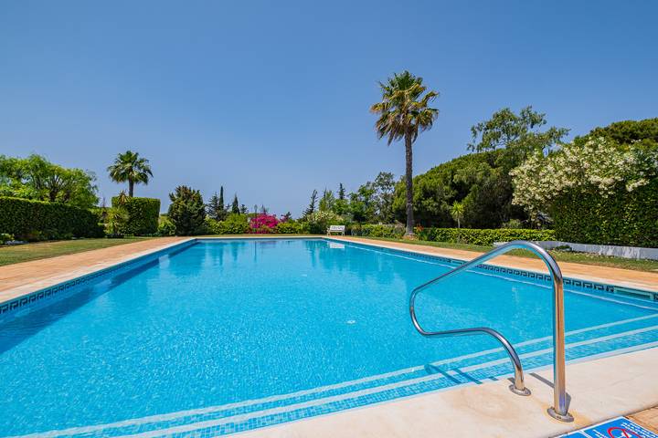 Location de vacances pour 10 personnes, avec jardin ainsi que balcon et piscine à Quarteira - 2