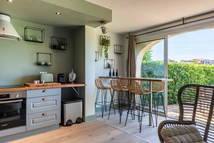 Apartamento de vacaciones para 6 personas, con jardín además de vistas y piscina - 1