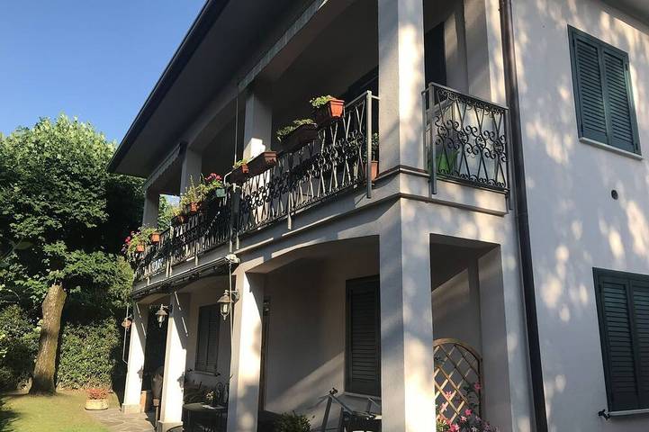 Ferienhaus für 4 Personen, mit Whirlpool und Terrasse sowie Garten in Varese