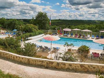 Gîte pour 6 personnes, avec bassin pour enfant et jacuzzi à Mauroux