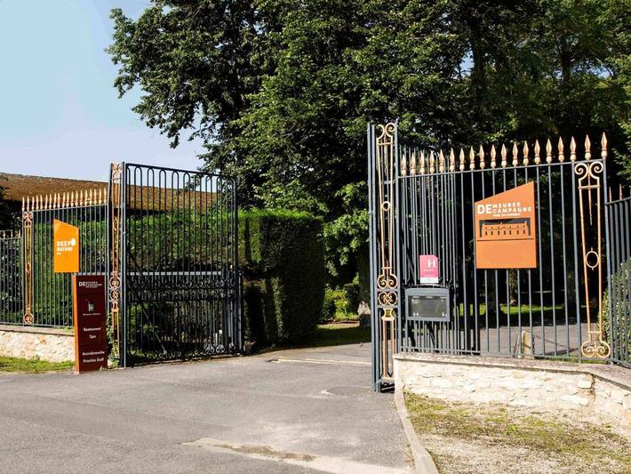 Hôtel pour 2 personnes, avec piscine et jardin, animaux acceptés à Le Coudray-Montceaux - 2