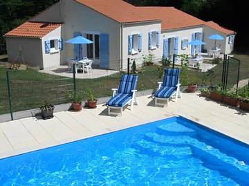 Gîte pour 4 personnes, avec jardin ainsi que piscine et terrasse en Vendée