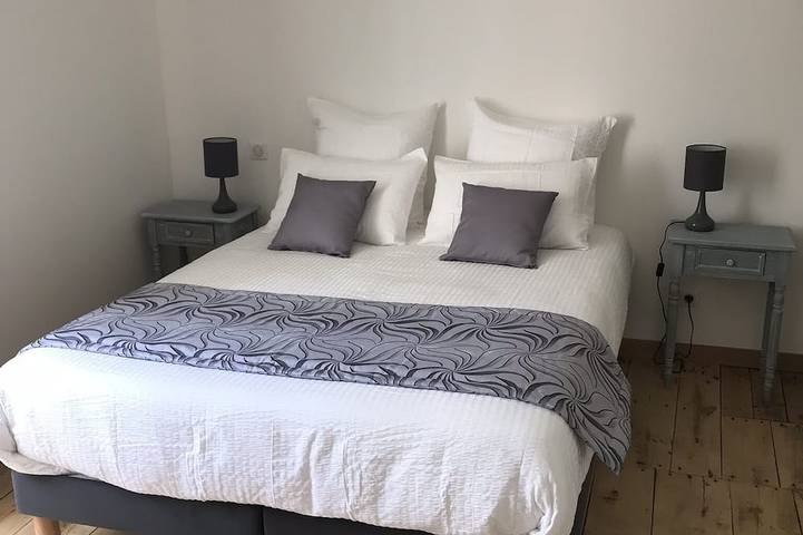 Location de vacances pour 8 personnes, avec jardin et terrasse, animaux acceptés à Savignac-les-Églises - 2