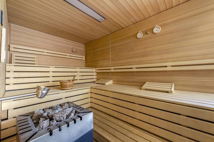 Villa für 12 Personen, mit Sauna und Seeblick sowie Terrasse in der Schweiz - 4