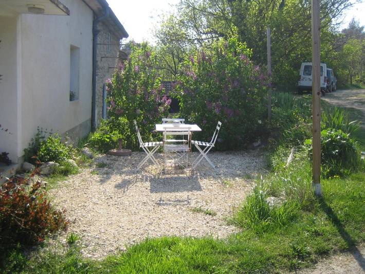Entire apartment, Les Théolats – The Cottage with Garden View, Terrace & Parking in Rochefort-en-Valdaine, Nyons region