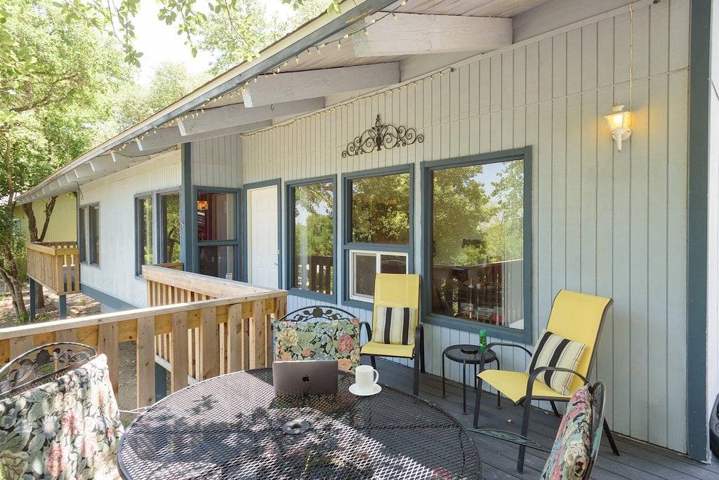 Barrierefreies Duplex - 2 Blocks zum Park, Springs, Trail; 2 mi nach Dt; Deck mit Grill! in Austin, Travis County