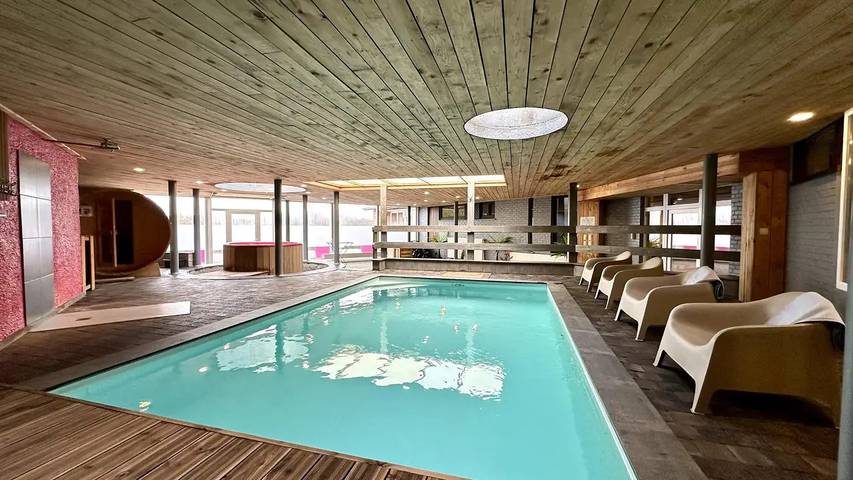 Location de vacances pour 19 personnes, avec sauna ainsi que terrasse et piscine à Trooz