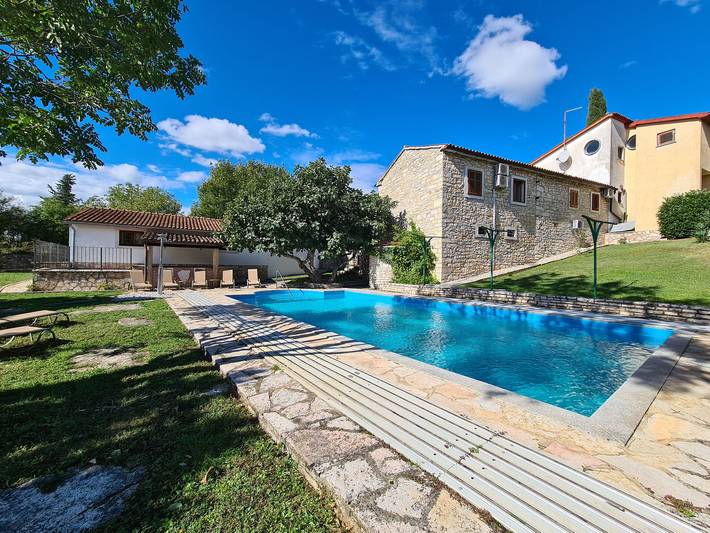 Ferienhaus für 16 Personen, mit Terrasse und Pool, mit Haustier - 1