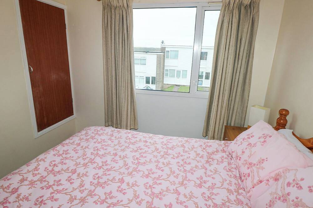 Freshwater East, family friendly, with a garden in Freshwater East in Freshwater East, Pembrokeshire