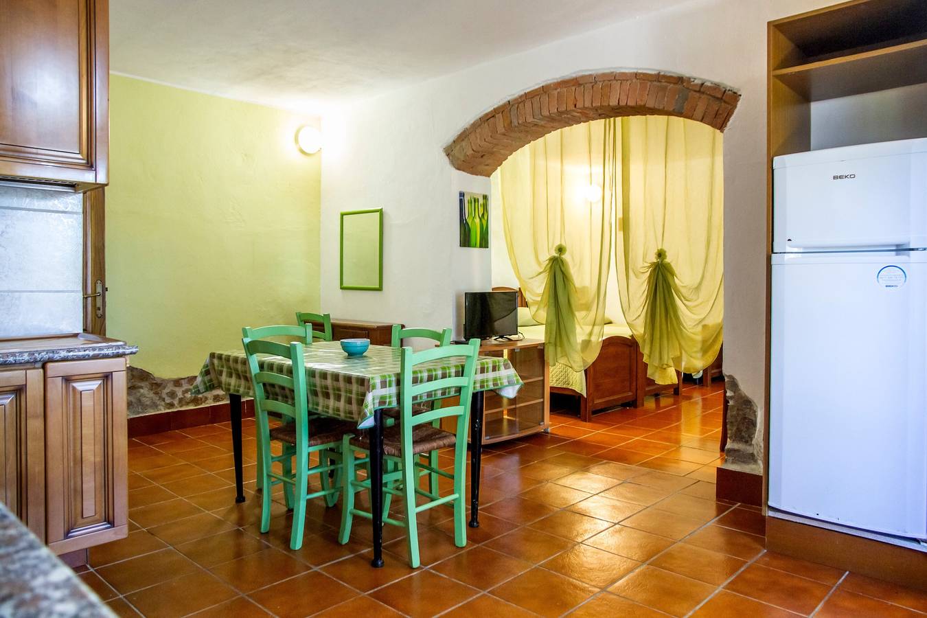 Ganze Wohnung, Apartment 'Taverna' mit privater Terrasse, Gemeinschaftsgarten und Wlan in Gavorrano, Grosseto Provinz