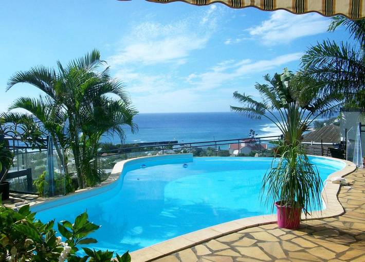 Chambre d’hôte pour 2 personnes, avec terrasse et jardin ainsi que vue et piscine sur l' Île de la Réunion - 3