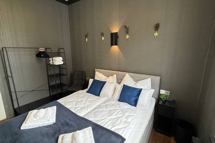 Ganze Wohnung, Kings & Queens - 2Sz - Whirlpool - Garten - Grill - Paarkplatz in Dudenhofen, Rheinebene