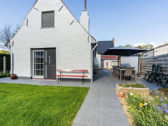 Gîte pour 10 personnes, avec Terrasse et Jardin à Bambecque
