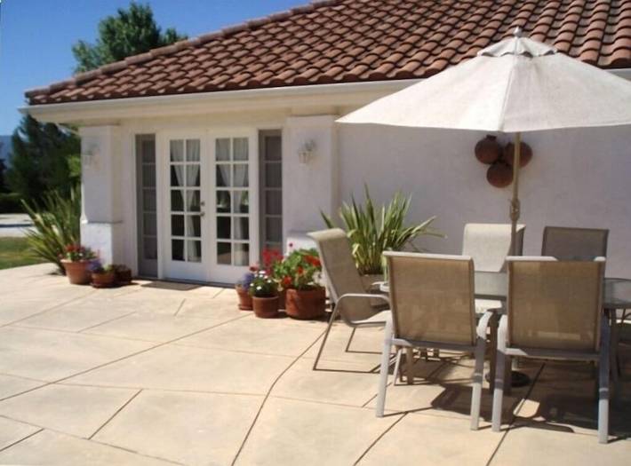 Vacation rental for 4 people, with terrace and yard as well as hot tub in Lake Cachuma