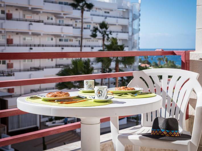 Gîte pour 2 personnes, avec vue sur l’océan ainsi que jardin et piscine, adapté aux familles à Costa Adeje - 3