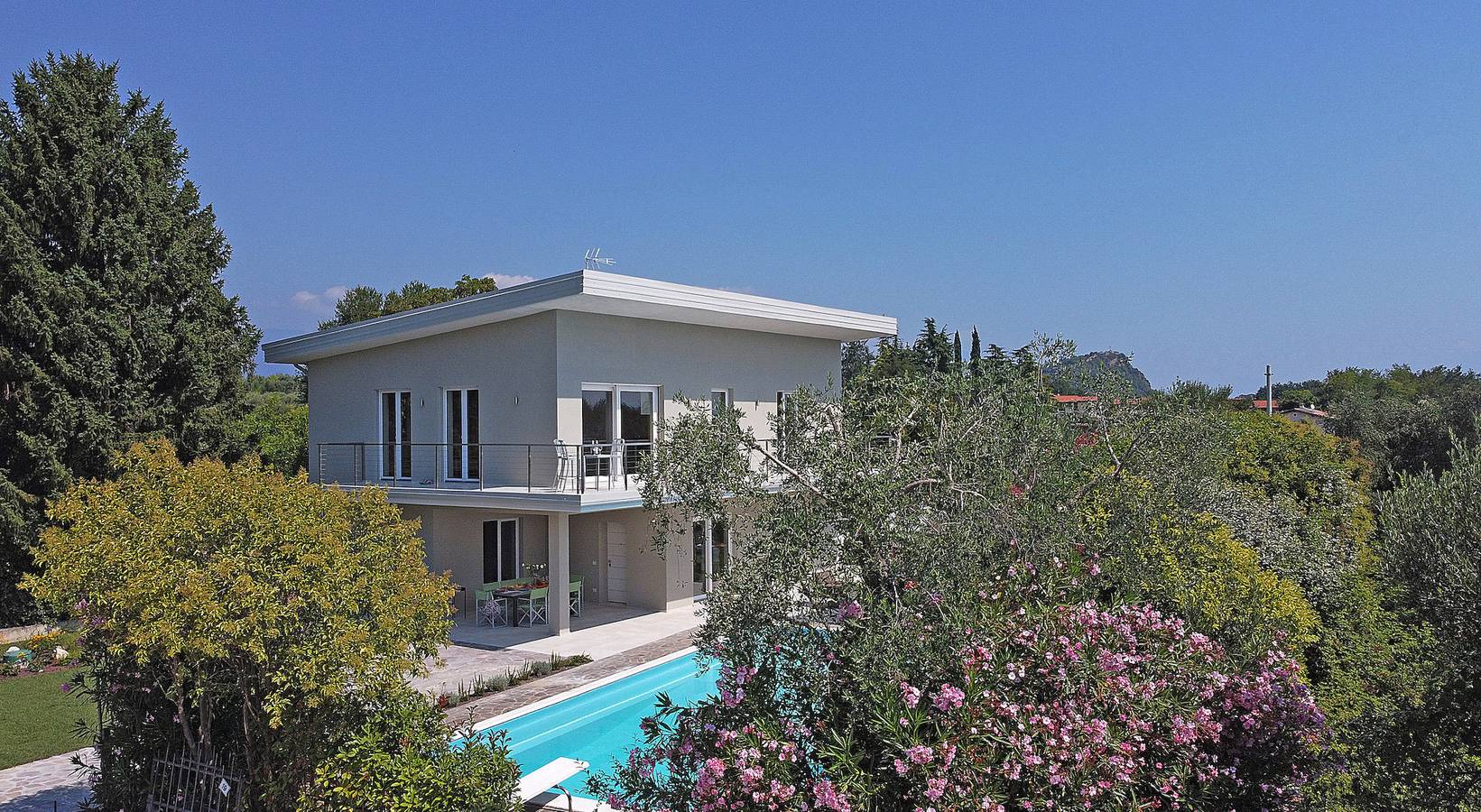 Villa Cavallino nero in Manerba del Garda, Prealpi Gardesane