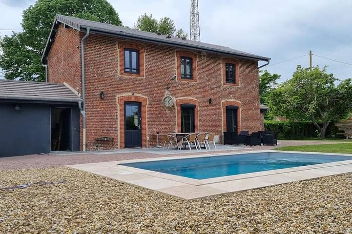 Location de vacances pour 8 personnes, avec jardin dans Montret