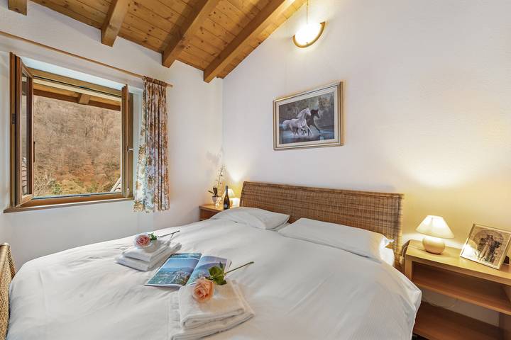 Casa Lara: Cosy Alpine Home Near Lugano + Garden (Sleeps 5) in Lugano, Canton du Tessin