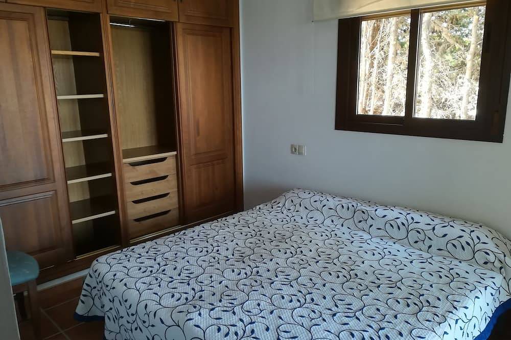 Villaencampodegolfconvistasycercadelcentrodelpuebloylaplayaminutosdemarbella in Valle Romano, Estepona
