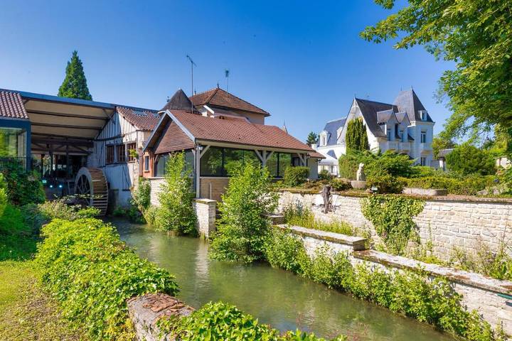 Hôtel pour 2 personnes, avec jacuzzi et sauna ainsi que jardin et piscine