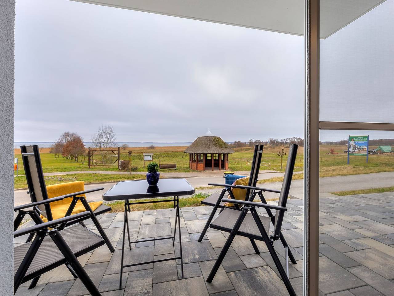 Ganze Wohnung, Willkommen in der Ferienwohnung "Achterwasserblick 1" im Ostseebad Loddin. in Loddin, Bernsteinbäder