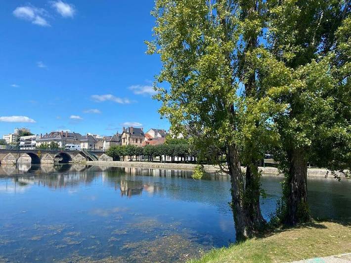 Location de vacances pour 8 personnes, avec jardin et terrasse à Vierzon - 3