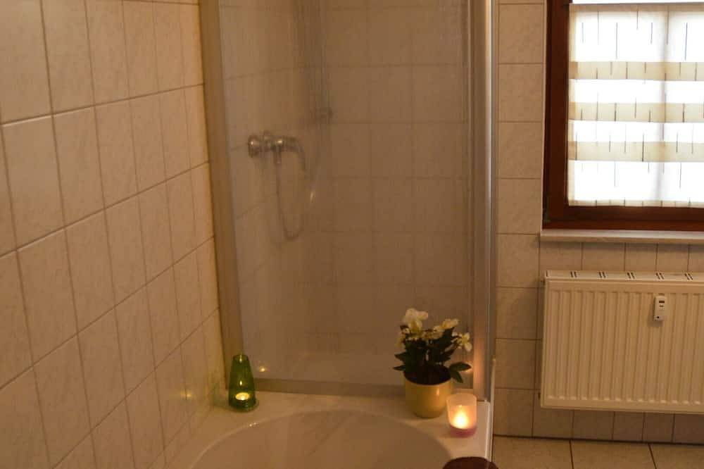 Ganze Wohnung, Tolle Ferienwohnung direkt am Schloss Pillnitz für Paare und Familien in Loschwitz, Dresden