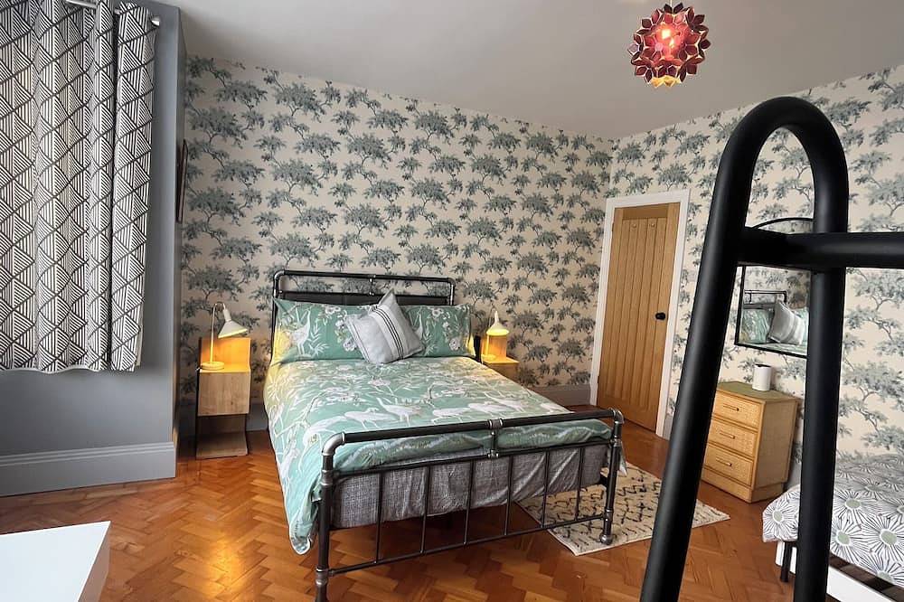 Spacious semi-detached Southsea House in Portsmouth, Südostengland