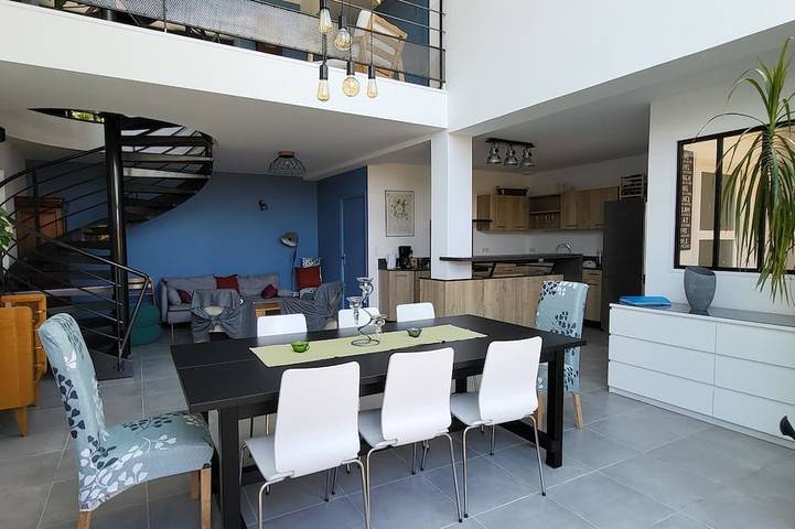 Location de vacances pour 8 personnes, avec terrasse et jardin à Gelles