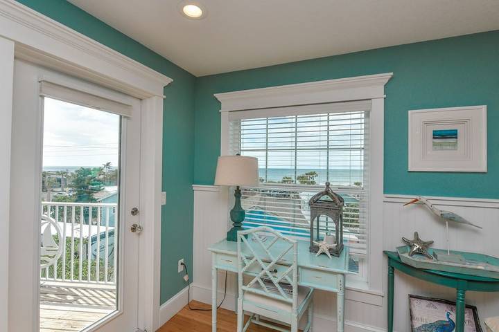 Vacation rental for 15 people, with hot tub and balcony in Bradenton Beach