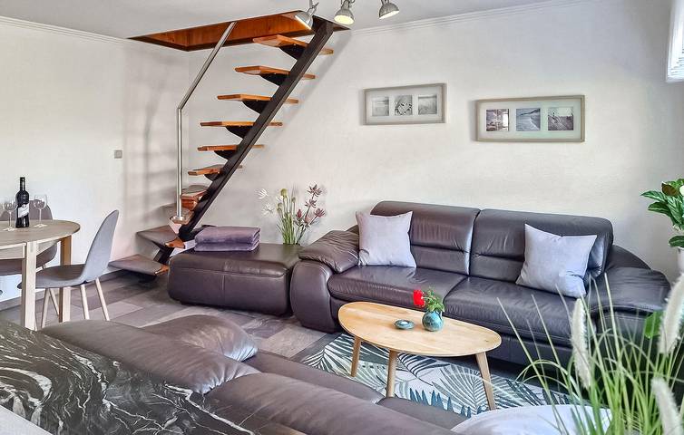 Lakeview Retreat: Cozy Apartment 200m from Großer Fürstenseer See in Fürstensee, Neustrelitz
