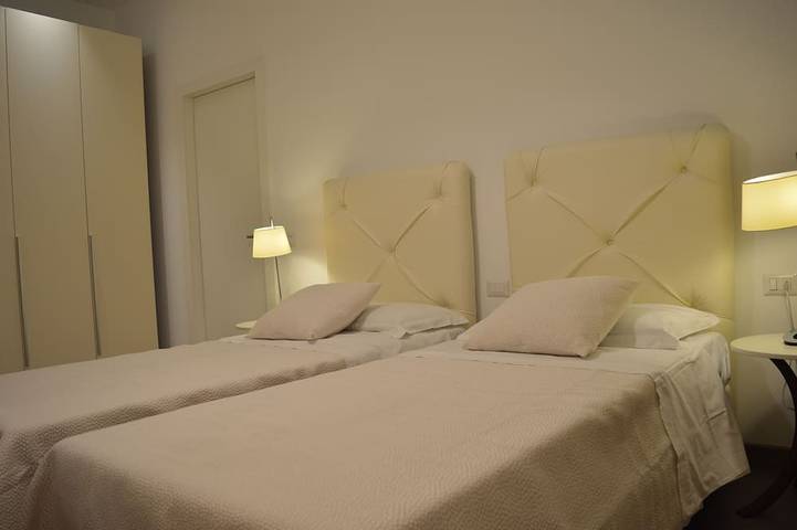 Apartamento entero, Villa rodeada de verdes colinas de las Marcas a solo 10 minutos del mar. in Acquaviva Picena, Riviera delle Palme