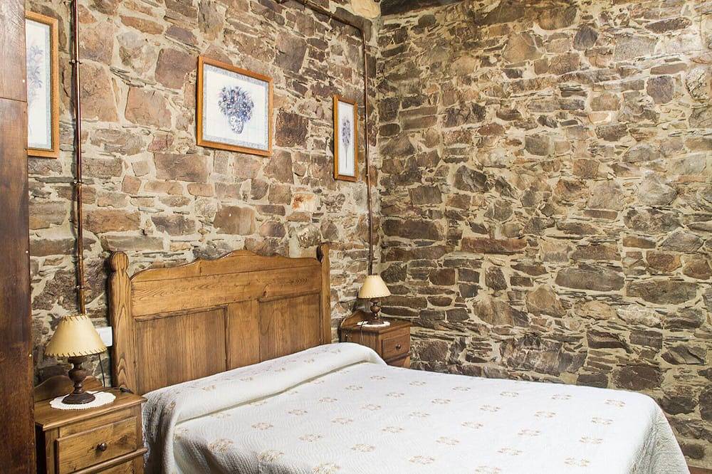 Apartment the hayloft Entirely independent stone house in A Fonsagrada, Lugo Province