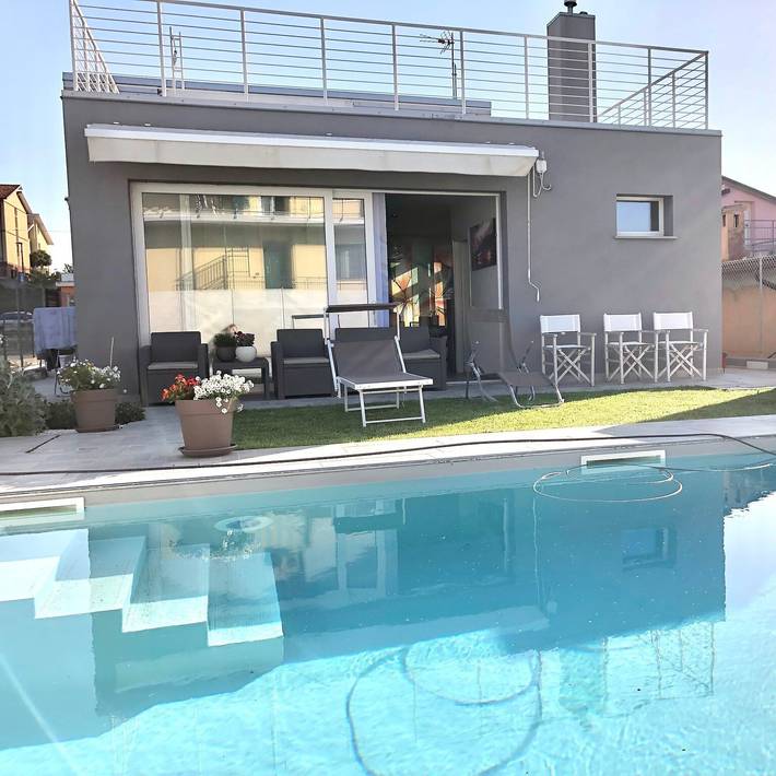 Casa vacanza per 10 persone, con Giardino a Marotta