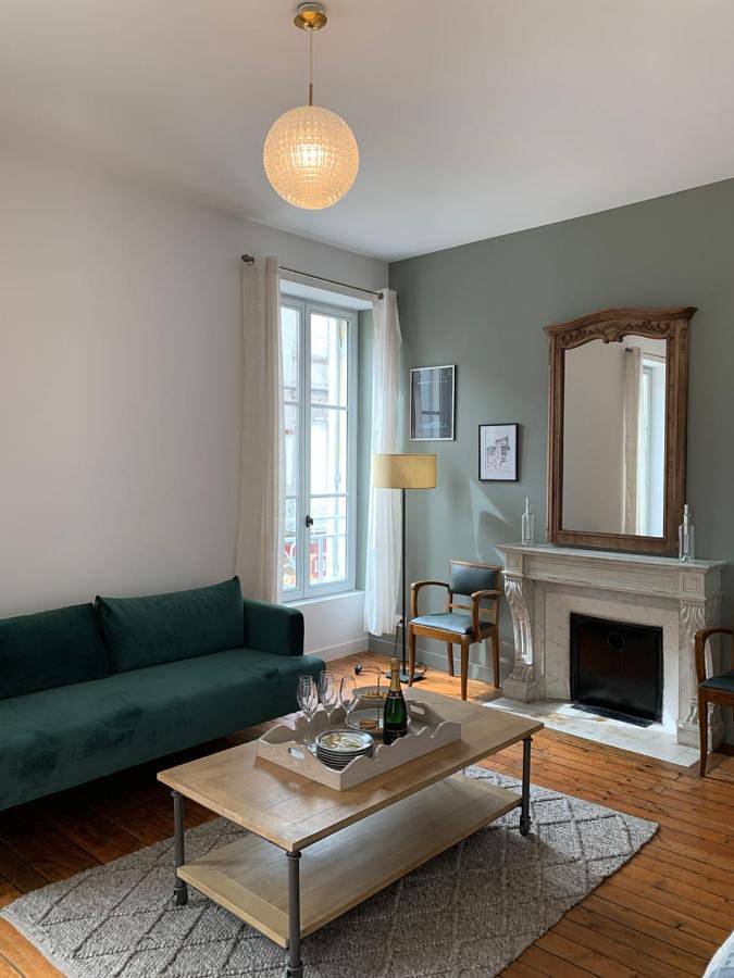 Appartement entier, Four-Bedroom Apartment in Cognac, Charente