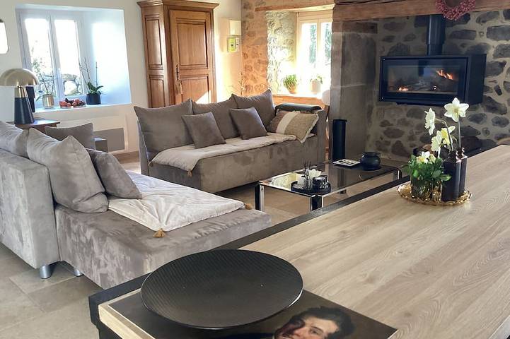 Gîte pour 4 personnes, avec Jardin à Lanobre