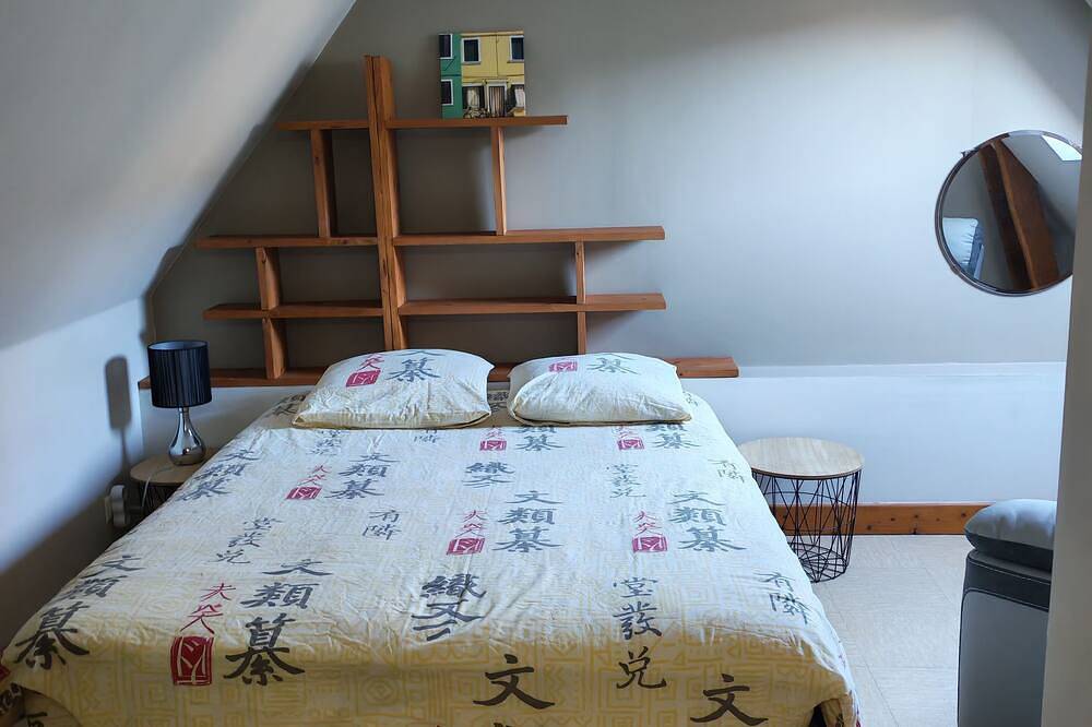 Stone house with garden, downtown, quiet, close to amenities in Saint-Aurélien, Región de Limoges