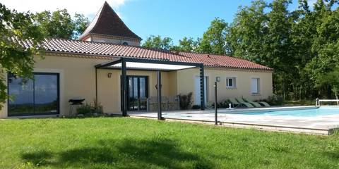 Gîte pour 6 personnes, avec piscine ainsi que terrasse et jardin à Gindou